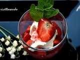 Bicchierini di fragole e yogurt e tanti auguri a tutte le mamme