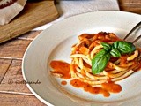 Bucatini al pomodoro con guanciale o un'amatriciana light