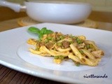 Strozzapreti con ragù e pisellini