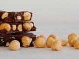 Zwarte chocolade met hazelnootjes