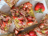 Easy Dubai Chocolate Strawberry Cake