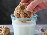 Easy Eggless Oatmeal Chocolate Chip Cookies