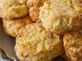 Cheddar Cheese Biscuits with Yogurt and Almond Flour (Low-Carb)