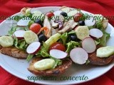 Caesar salade con sgombri piccanti