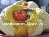 Panini al curry con acciuga e pomodorino