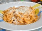 Pici con pesto, pomodoro e panna