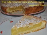 Torta della nonna con crema pasticcera e pinoli