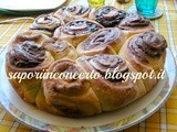 Torta di rose ai mirtilli e cioccolato