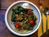Bratkartoffel,Zucchini/Kohlrabi Spaghetti,Pimientos,Zaziki,vegetarisch