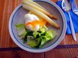 Kartoffel-Pastinaken Stampf,Kalbsleber,Spargel, pochiertes Ei,Endivien Salat