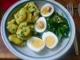 Kartoffelsalat mit frischem Bärlauch,Feldsalat,Ostereier, vegetarisch