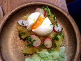Kartoffelsalat,pochiertes Ei,Gurkensalat,vegetarisch