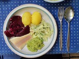 Kohlrabigemüse,Rote Betesalat,Kartoffeln,Guacamole,geräucherte Forelle,pescetarisch