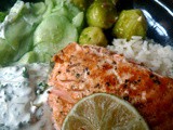 Lachs,Reis,Gurkensalat, Rosenkohlsalat,Joghurtdip