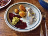 Marinierte Heringe,Rote Betecarpaccio,Guacamole,Rosmarinkartoffel,pescetarisch