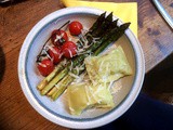 Maultaschen,grüner Spargel,Tomaten,Dessert