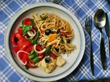 Mediterraner Nudelsalat,Hummus,Tomatensalat, vegan