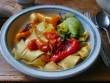 Papardelle mit Salbeibutter,Datteltomaten,Paprika,Pak Choi (vegetarisch)