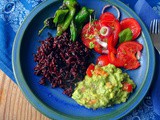 Schwarzer Reis,Guacamole, Pimientos,Salate