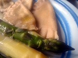 Spargel mit Ravioli mit Wildkräuterfüllung