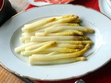 Spargel mit Schinken und Pommes