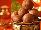 Narkel Naru | Nolen Gurer Narkol Naru | Coconut Laddu | Coconut Jaggery Truffles