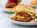 Juicy Lucy Burgers: Cheesy Stuffed Burgers