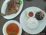 Nasi Ikan Bawal Goreng (Rice with Fried Pomfret)