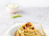 Chitarra crema di fave e pecorino con guanciale croccante