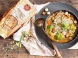 La zuppa arcobaleno incontra il broccolo romanesco