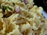 Pasta con salsa ai porri e pancetta