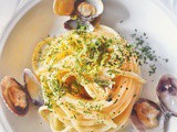Spaghetti vongole e briciole di broccoletti