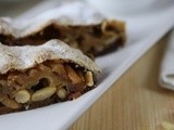 Strudel di mele con gelato alla grappa e pinoli