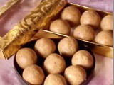 Atte ke Ladoos (Godhumai maavu/ Wheat Flour Ladoos)–Diwali Sweets