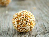 Til Gul - Til Gud Ladoo - Sesame Seeds and Jaggery Balls