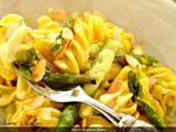 Fusilli allo zafferano con asparagi, mandorle e fonduta di Primiero di malga