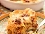 Lasagna bianca con carciofi e salsiccia