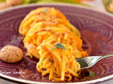 Linguine con crema di zucca, salvia e amaretti