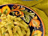 Pasta al pesto crudo di zucchine e mandorle, con pesce spada