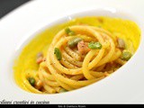 Pasta alla carbonara con fave e aringhe affumicate