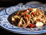 Pasta con il baccalà, olive e pomodori secchi