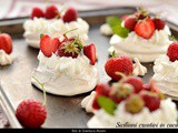 Pavlova alle fragole e lamponi