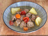 Polpette in brodo con verdure fresche