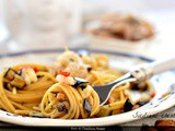 Spaghetti aglio e olio con melanzane e crudo e cotto di gamberi di nassa