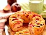 Torta con prugne fresche e cannella