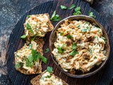 Simple lunch salad: chicken walnut salad