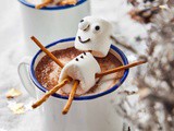 The cutest surprise for kids – chocolate milk with marshmallow puppets