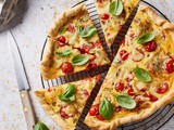 Tomato tart with puff pastry and gorgonzola