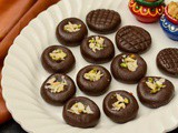 Chocolate Peda Recipe | Chocolate Condensed Milk Peda | Milk Powder Choco Peda - Quick Diwali Sweet Recipe