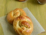 Laugenbrezel (German Style Soft Pretzels) / Soft Pretzel